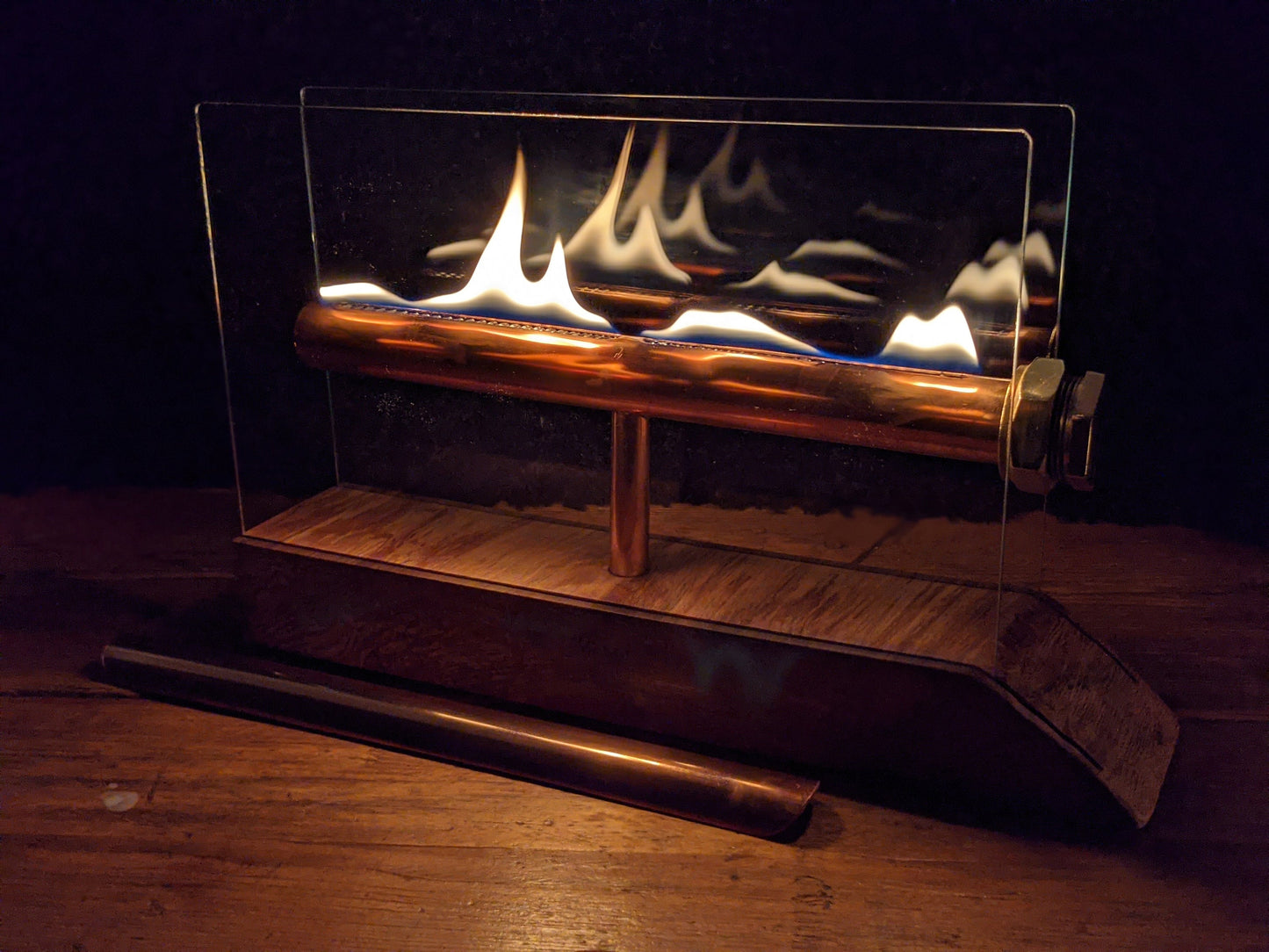 Indoor/outdoor table top oil burner